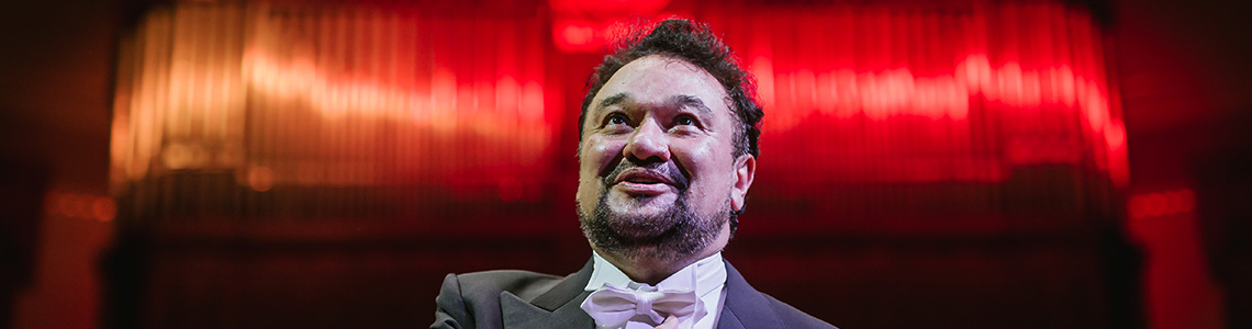 VIDEO: Ramón Vargas, jeden z nejžádanějších světových tenorů, vystoupil na Prague Proms. Vyprodaná Smetanova síň Obecního domu mu aplaudovala ve stoje.